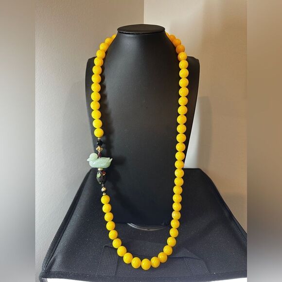 34" of yellow jade beads with accent green nephrite jade duck, necklace! - Picture 11 of 14